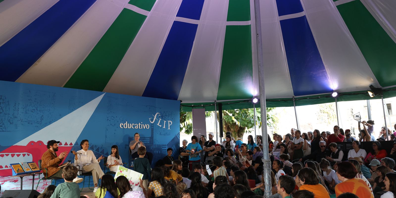 Festa Literária Internacional de Paraty chega ao fim neste domingo com homenagens e programação diversificada
