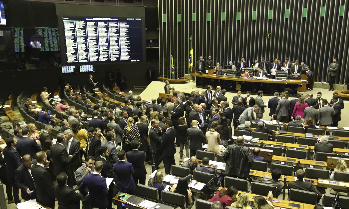 O Plenário da Câmara dos Deputados aprovou proposta que permite à vítima de violência doméstica solicitar ao juiz a decretação imediata do divórcio 