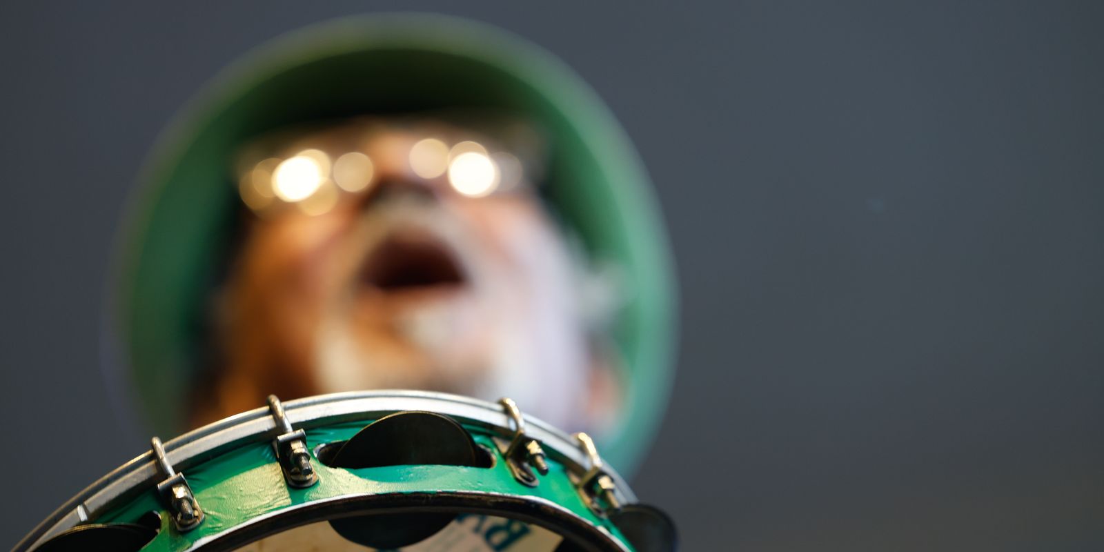 Dia Nacional do Samba é celebrado em 2 de dezembro, destacando a riqueza cultural brasileira e suas raízes africanas.