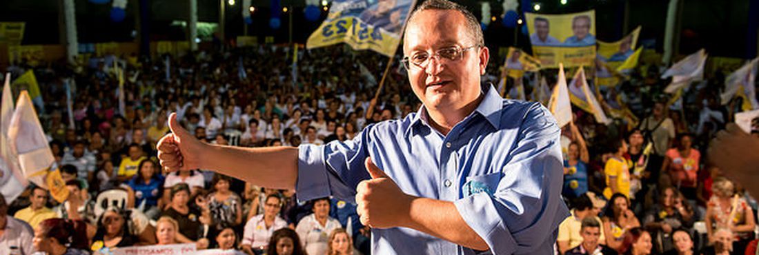 Pedro Taques (PDT) é candidato ao governo pela coligação Coragem e Atitude para Mudar, formada pelo PP, DEM, PSDB, PSB, PPS, PV, PTB, PSDC, PSC, PRP, PSL, PRB e o PDT.