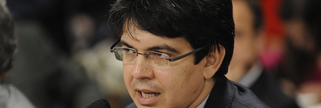 Randolfe Rodrigues (PSOL-AP) Randolfe quer ser candidato alternativo à presidência do Senado