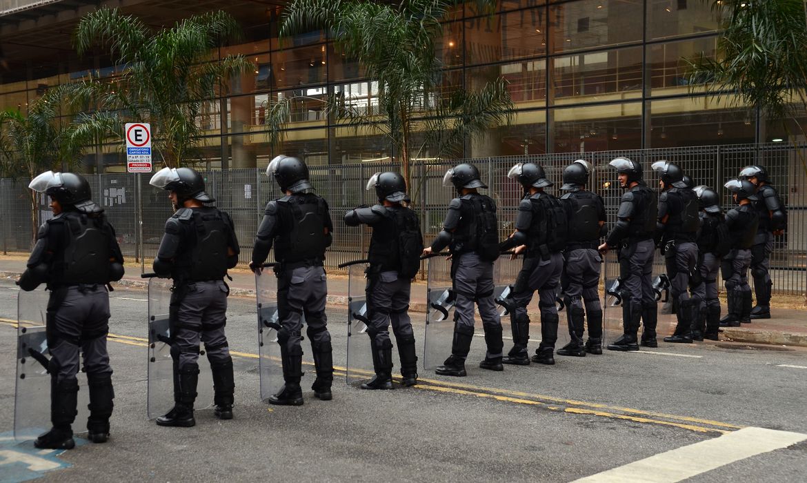 São Paulo - Polícia Militar faz reintegração de posse  no Centro Paula Souza (Rovena Rosa/Agência Brasil)