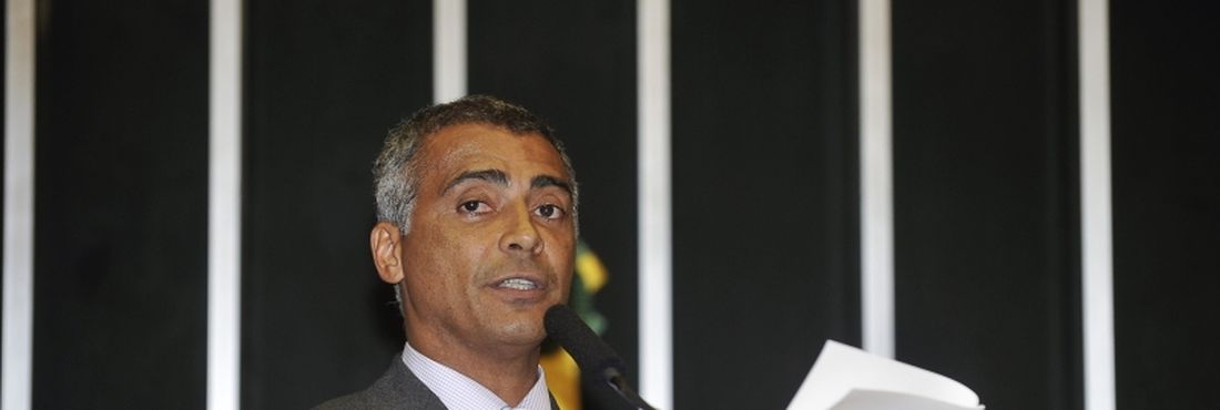 Deputado Romário deixa o PSB e deve perder presidência de comissão