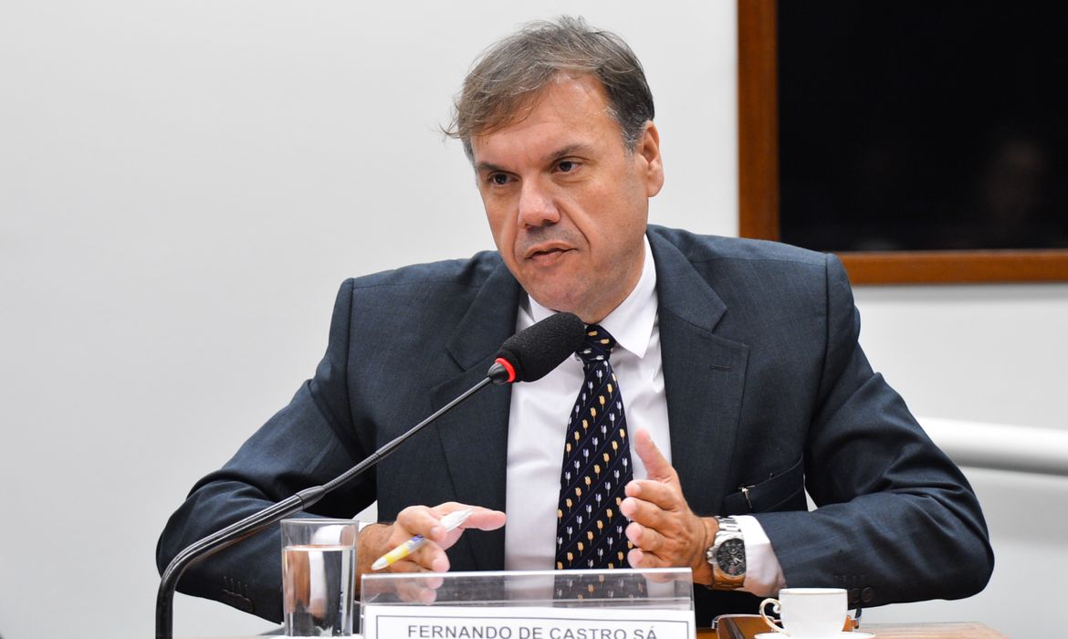 a CPI da Petrobras ouve o depoimento de Fernando de Castro Gerente Jurídico da Petrobras.
