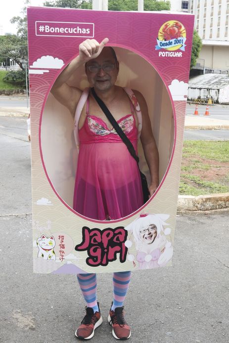 Bloco de carnaval Aparelhinho anima foliões no Setor Comercial Sul, em Brasilia.
