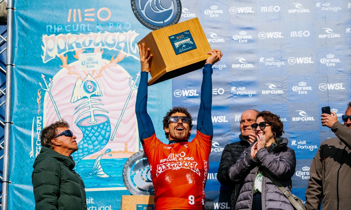 Portugal - 23/03/2025 - Yago Dora derrota Italo Ferreira e fatura etapa de Peniche na WSL.
Final brasileira foi disputada até o fim; ambos os surfistas estão no top 5 da temporada. Foto/ Divulgação/WSL Brasil