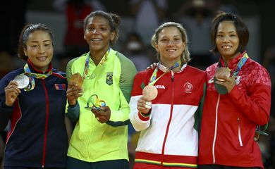 A judoca brasileira Rafaela Silva vence Dorjsürengiin Sumiya, da Mongólia, e conquista a primeira medalha de ouro do Brasil nos Jogos Rio 2016