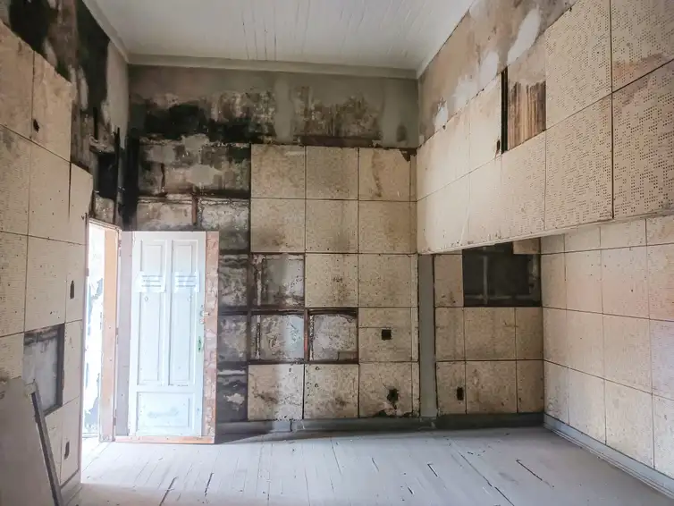 Rio de Janeiro (RJ), 11/11/2025 – PEÇA ORIGINAL DE ISOLAMENTO ACUSTICO DE SALA DE INTERROGATORIO Foto: FELIPE NIN/Divulgação