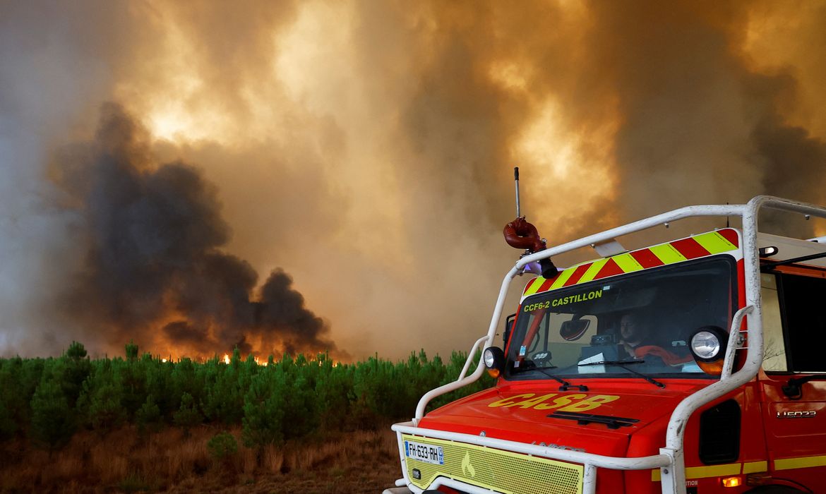Incêndios florestais continuam a se espalhar na região de Gironde