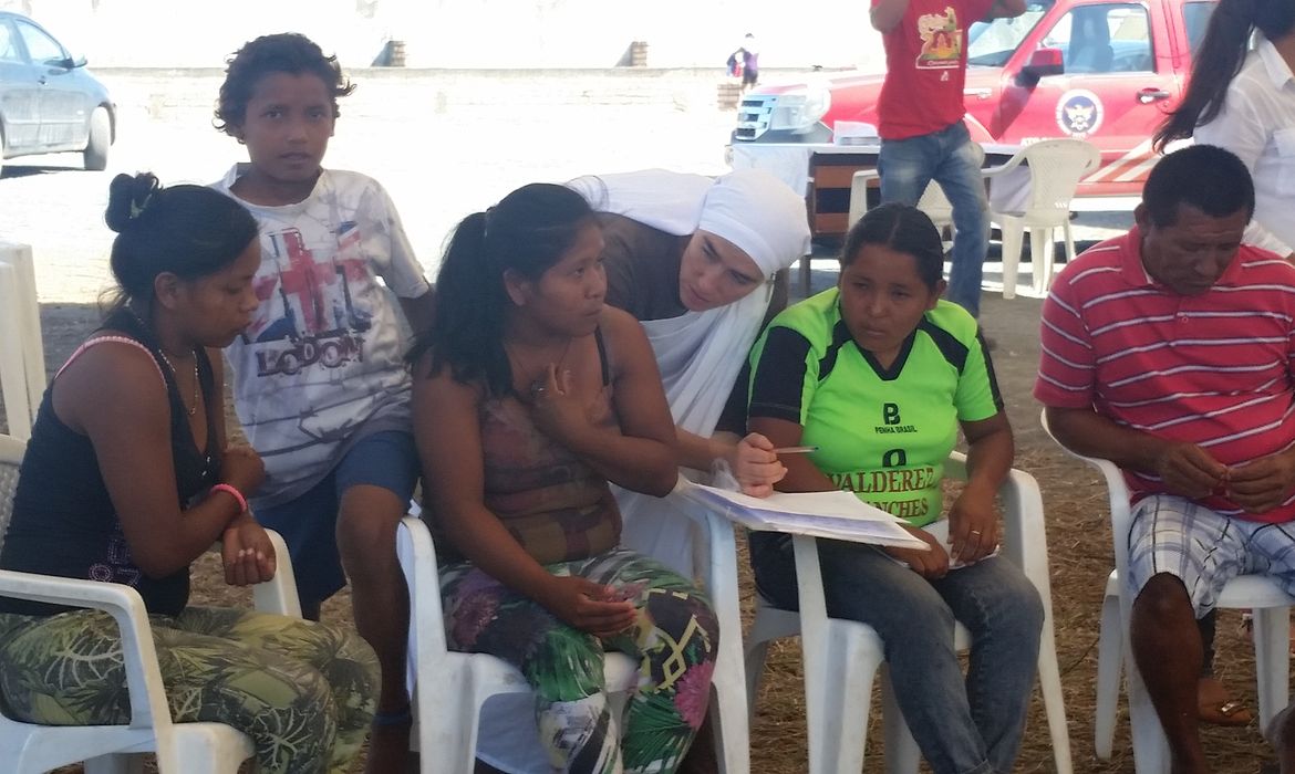 Diariamente imigrantes venezuelanos ingressam no Brasil pela fronteira com Roraima em busca de uma vida melhor