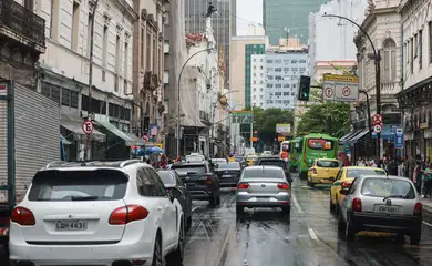 Rio de Janeiro (RJ), 31/10/2025 – Cena de carros em uma rua da cidade do Rio de Janeiro
Foto: Joédson Alves/Agência Brasil