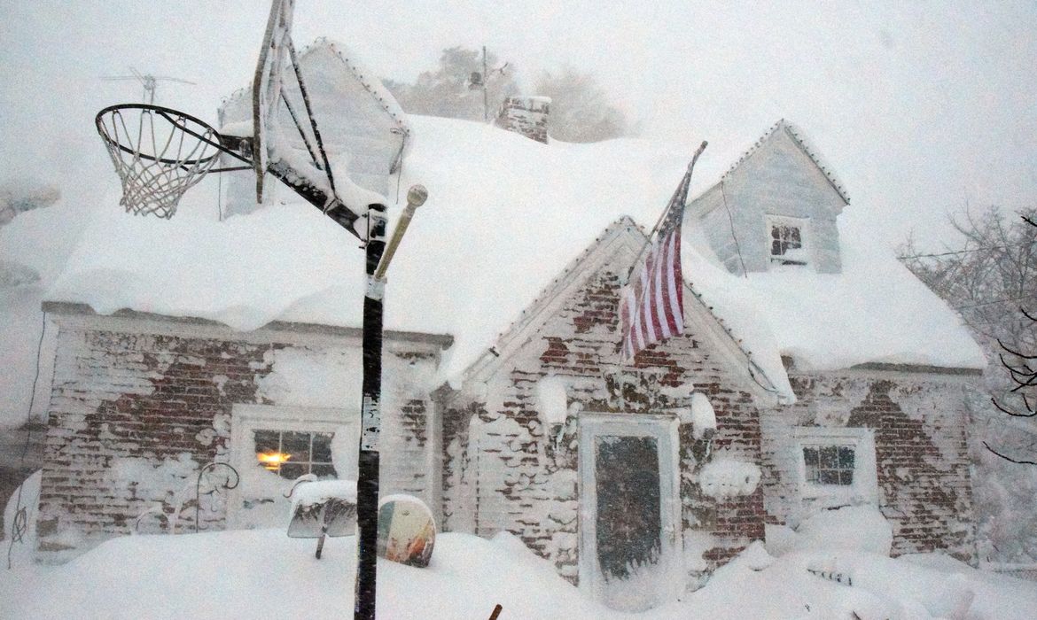 Tempestade de neve atinge o Nordeste dos EUA