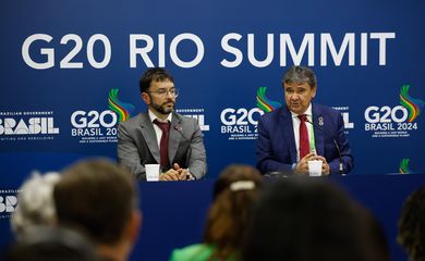 Rio de Janeiro (RJ) 18/11/2024 - O ministro do Desenvolvimento e Assistência Social, Família e Combate à Fome (MDS), Wellington Dias, detalha ações da Aliança Global contra a Fome e a Pobreza, na 19° Reunião de Cúpula do G20, no Museu de Arte Moderna. Foto: Fernando Frazão/Agência Brasil