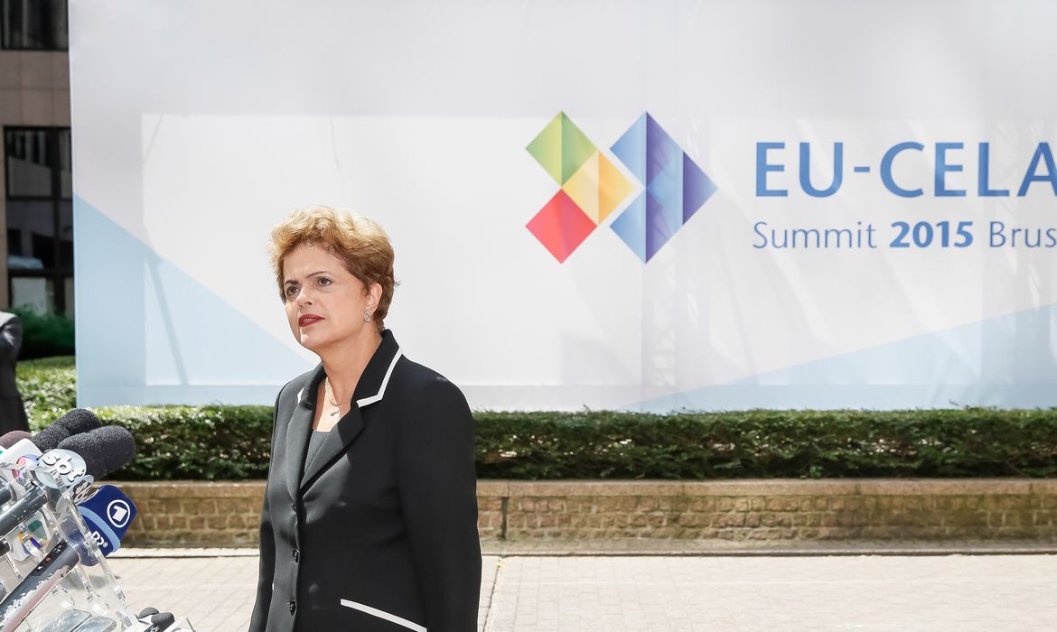 Presidenta Dilma Rousseff faz declaração a imprensa após retiro dos Chefes de Estado e de Governo da II Cúpula UE-CELAC (Roberto Stuckert Filho/Presidência da República)