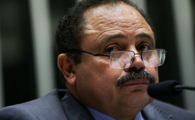 Brasília - O deputado Waldir Maranhão preside a sessão plenária do Congresso Nacional para concluir a votação do projeto de Lei de Diretrizes Orçamentárias (LDO) de 2017  (Marcelo Camargo/Agência Brasil)
