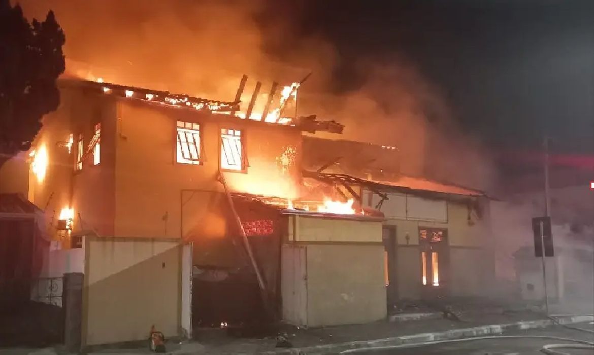 São José dos Campos (SP), 10/03/2025 - Incêndio em abrigo para moradores de rua. Foto: CBMSP/Divulgação