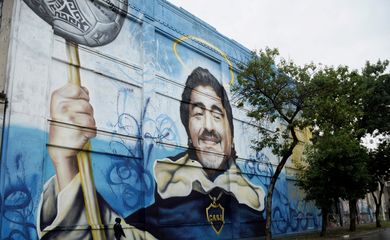 Grafite em homenagem a Maradona em bairro La Boca, em Buenos Aires