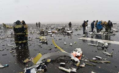 Avião da companhia aérea FlyDubai, com 62 passageiros a bordo, caiu hoje (19) na Rússia ao tentar aterrissar no aeroporto de Rostov-on-Don, no sul do país 
