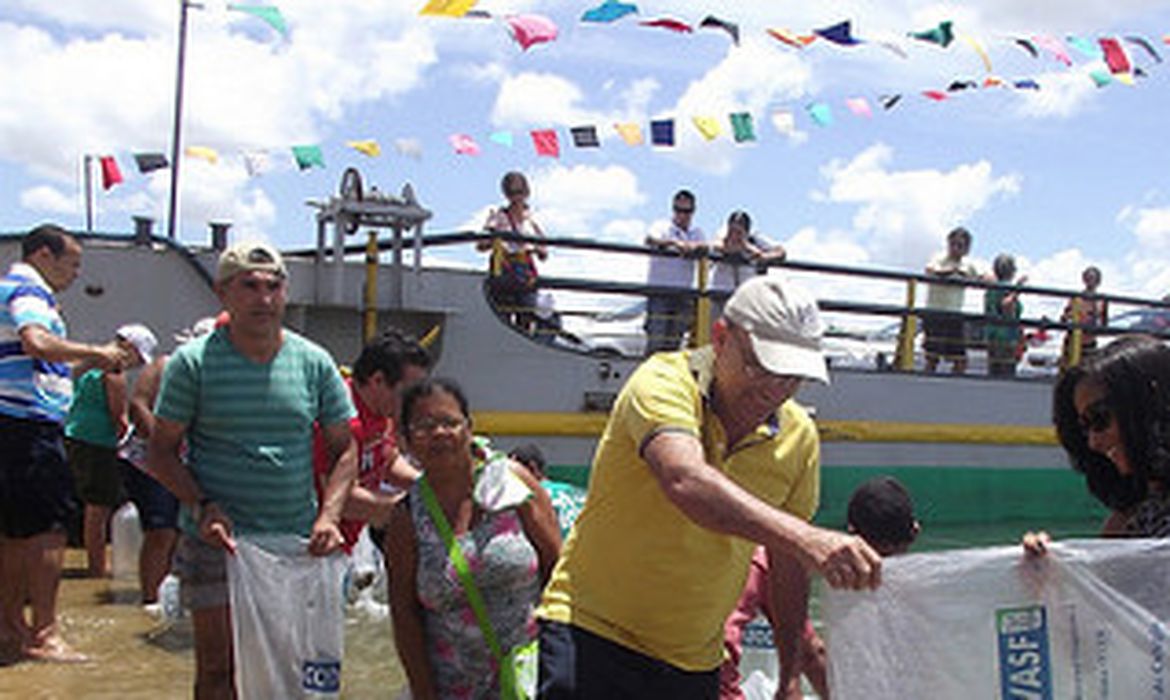 Espécies nativas de peixes são lançadas ao Rio São Francisco - Divulgação/Codevasf