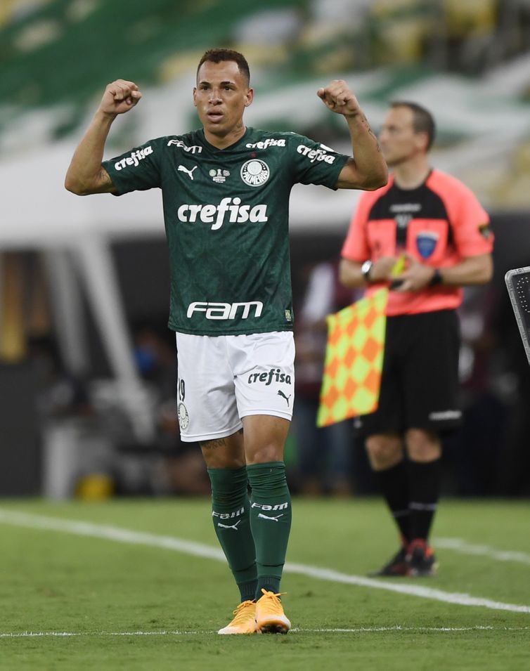 Breno Lopes marcou o gol do título da Libertadores sobre o Santos nos acréscimos do jogo.