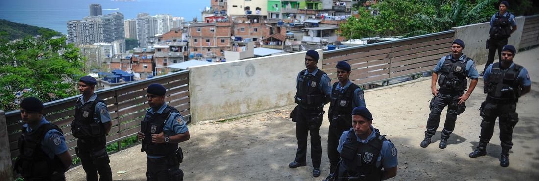 Protesto na Rocinha pede que policiais entreguem corpo de Amarildo