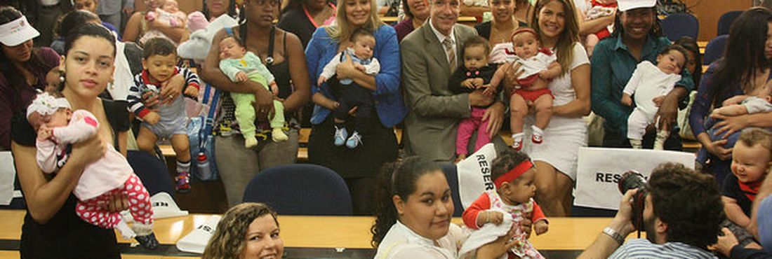 Mães e bebês participaram do lançamento da Campanha Nacional de Amamentação, promovida pelo Ministério da Saúde