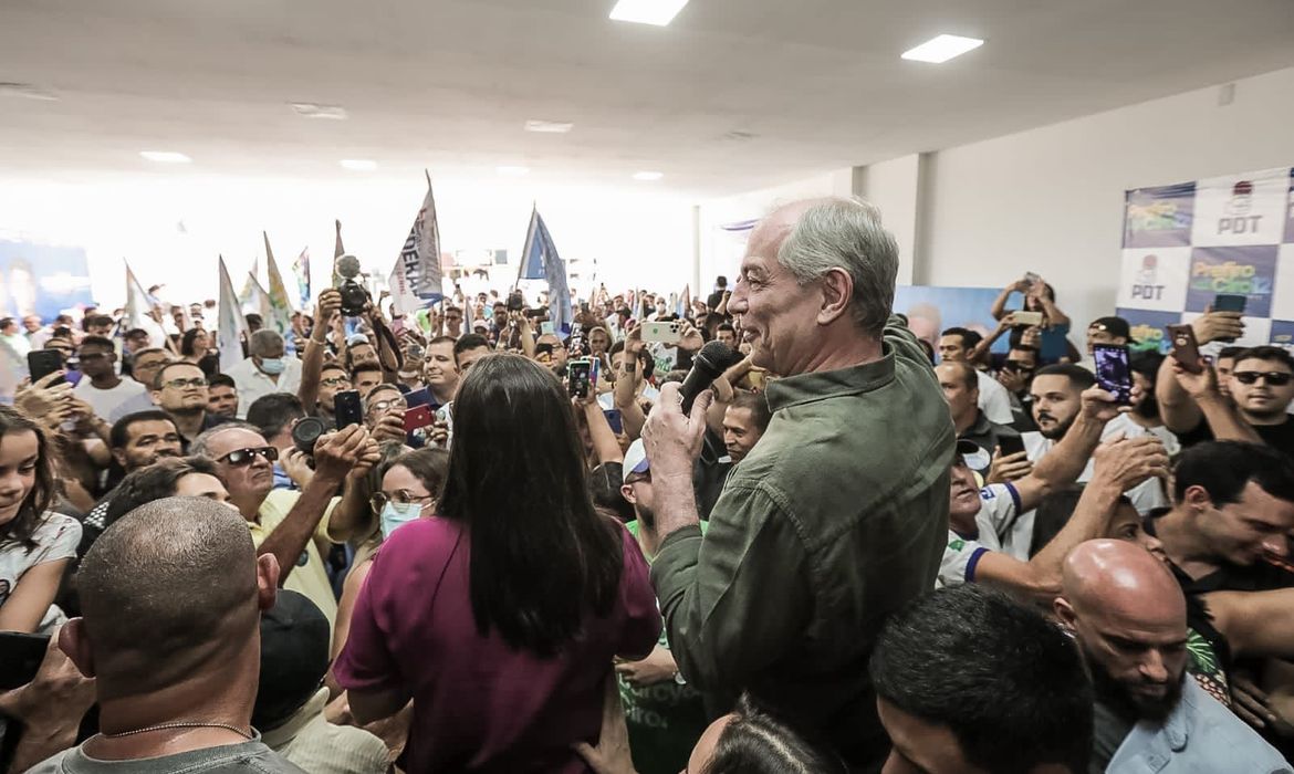 Ciro Gomes faz campanha em Salvador