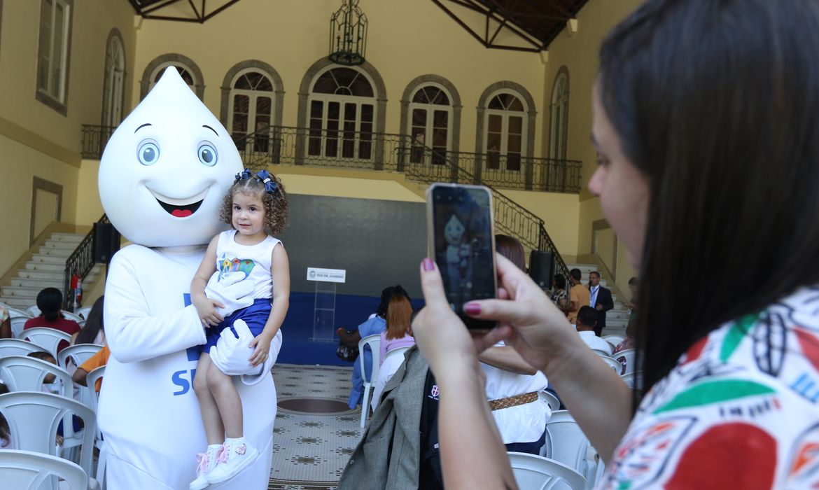 Rio de Janeiro (RJ), 23/08/2023 - O personagem Zé Gotinha participa do lançamento da campanha de multivacinação, pelo ministério da Saúde, no Palácio da Guanabara. Foto:Tânia Rêgo/Agência Brasil