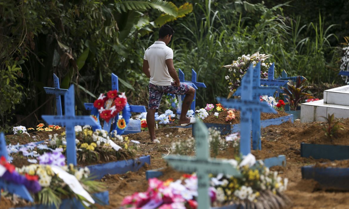 Manaus - Quadra 34 do Cemitério Parque Tarumã, onde estão enterrados os detentos mortos na rebelião do Complexo Penitenciário Anísio Jobim (Marcelo Camargo/Agência Brasil)