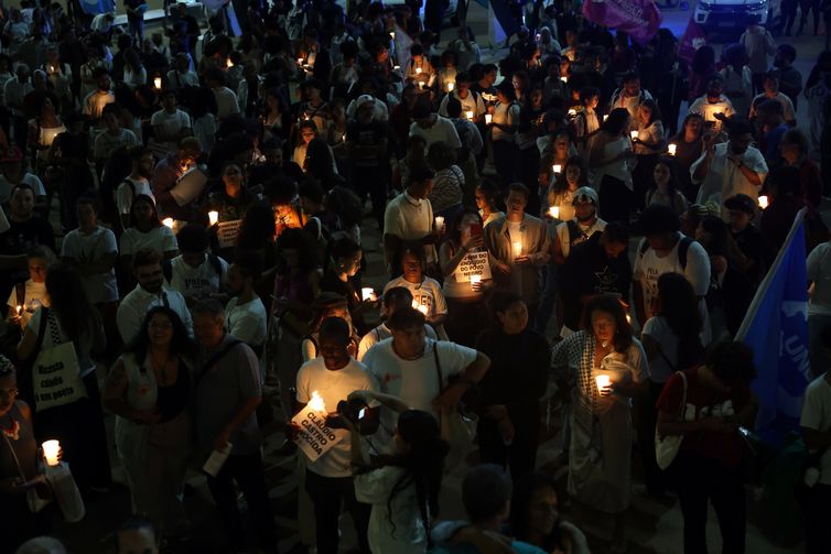 Valter Campanato/Agência Brasil Brasília (DF), 31/10/2025 - Pessoas durante manifestação contra a operação policial Contenção no Rio de Janeiro. Foto: Valter Campanato/Agência Brasil