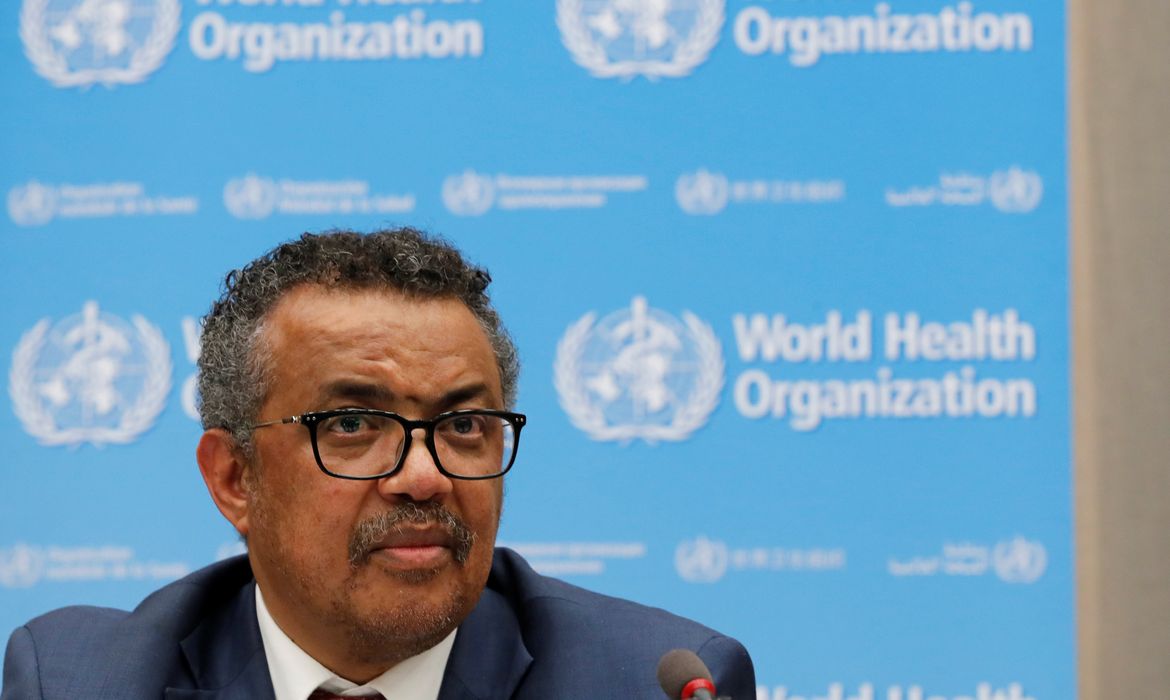 O diretor-geral da Organização Mundial de Saúde (OMS), Tedros Adhanom Ghebreyesus, fala a jornalistas sobre o surto de ebola no Congo em coletiva na sede da organização em Genebra, em 14 de maio de 2018. REUTERS/Denis Balibouse