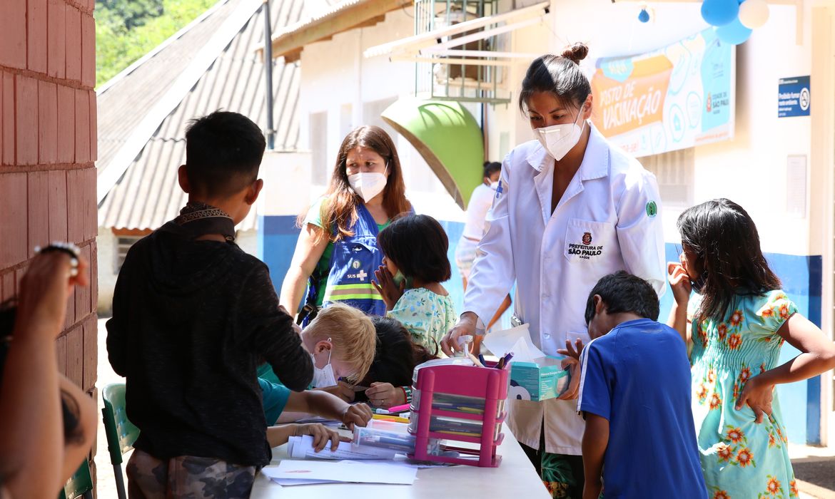Vacinação de crianças indígenas de 5 a 11 anos contra covid-19 na Unidade Básica de Saúde - UBS Aldeia Jaraguá Kwaray Djekupe, no Jaraguá.
