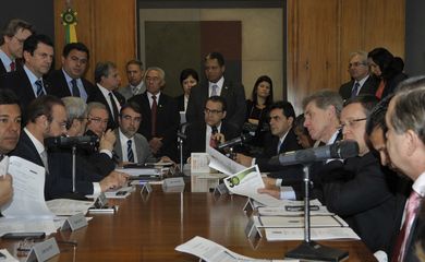 Brasília - O presidente da Câmara dos Deputados, Henrique Eduardo Alves, coordena reunião de líderes sobre a pauta de votações da Casa (Antonio Cruz/Agência Brasil)