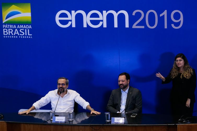 O Ministro da Educação, Abraham Weintraub, e o presidente do Inep, Alexandre Lopes, fazem balanço sobre o ENEM 2019