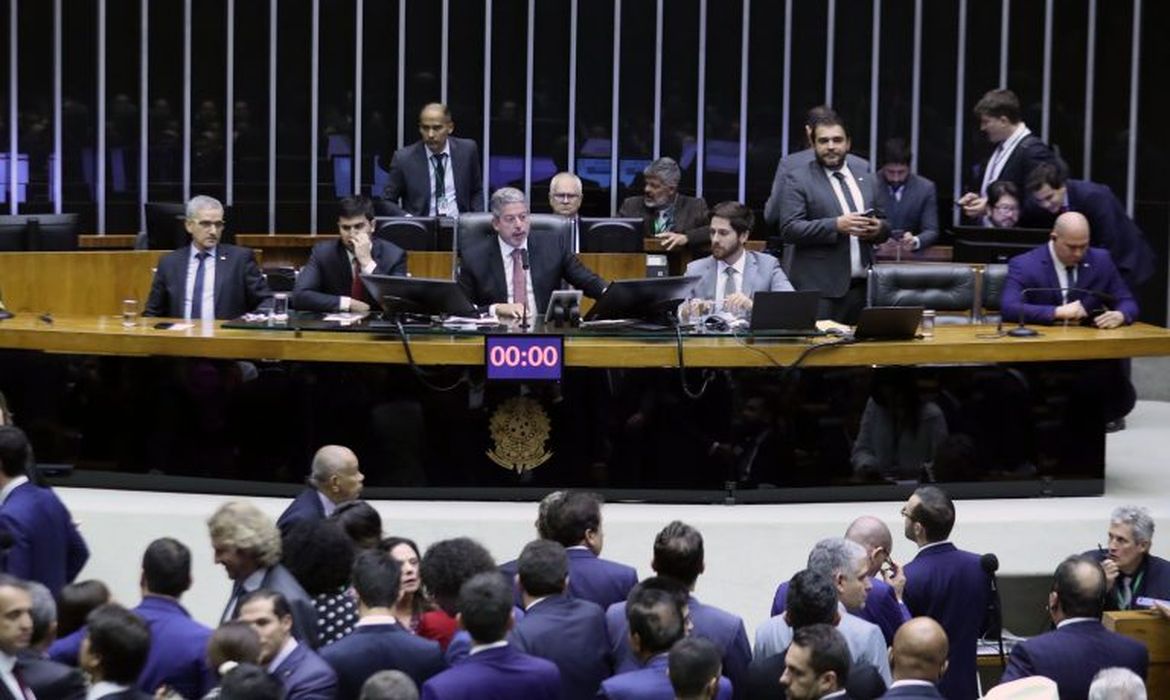 Câmara dos Deputados vota MP que reestrutura ministérios 