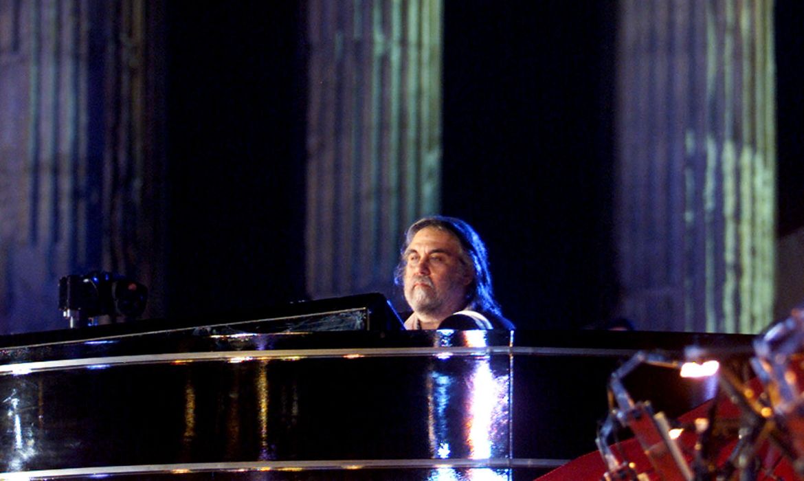 FILE PHOTO: GREEK COMPOSER VANGELIS PERFORMS AT THE TEMPLE OF ZEUS IN ATHENS.