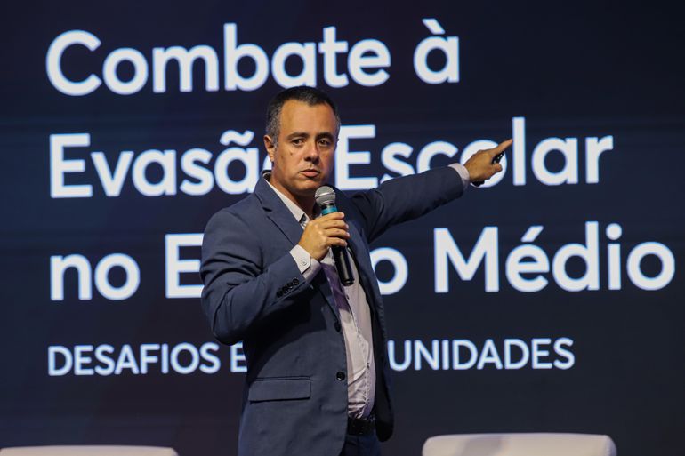 Brasília (DF) 04/10/2023 – O pesquisador do PNUD, Vitor Pereira durante  “Seminário Internacional de Combate à Evasão Escolar no Ensino Médio
Foto: Antonio Cruz/Agência Brasil