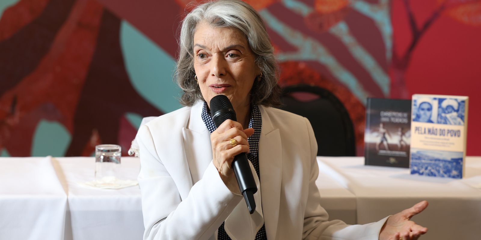 Cármen Lúcia defende papel da arte na democracia durante a Flip 2026