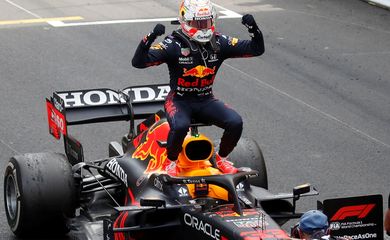 Reuters/Gonzalo Fuentes/Direitos Reservados Max Verstappen vence o GP de Monaco