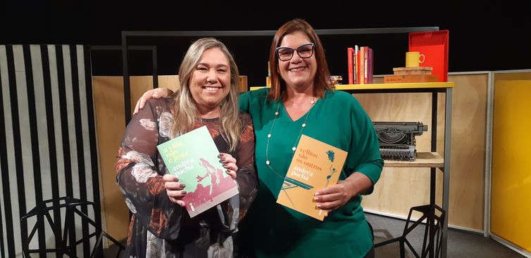 Apresentadora Katy Navarro recebe a juíza e escritora Andréa Pachá