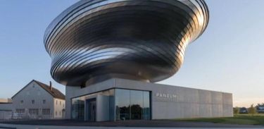 Estrutura futurista na cidade de Asten, na Áustria, abriga o museu “Paneum”