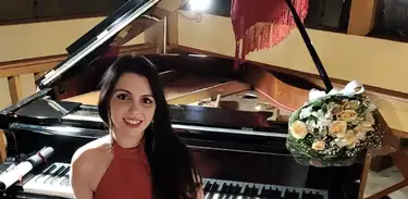 A premiada pianista Patrícia Glatzl estará no Sala de Concerto