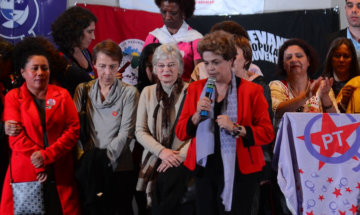 São Paulo - Ato público Mulheres com Dilma em Defesa da Democracia, na Casa de Portugal, Avenida da Liberdade, região central da capital paulista  (Rovena Rosa/Agência Brasil) 