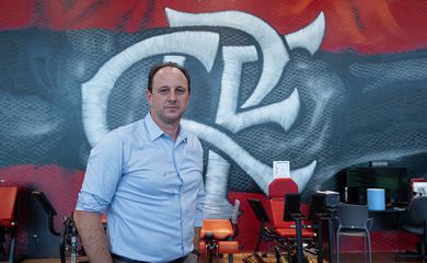 O técnico Rogério Ceni visita as instalações do Ninho do Urubu, Centro de Treinamento do Flamengo.