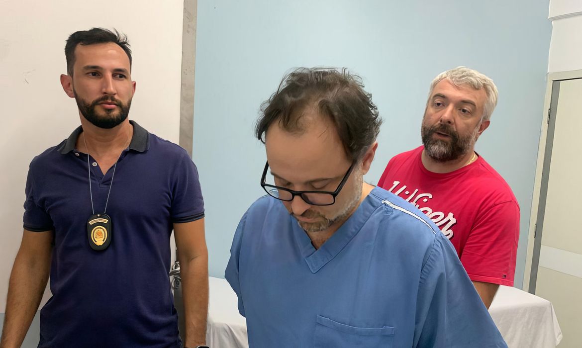 Médico indicado por homicídio doloso de três pacientes é preso em hospital de SP. Foto: Polícia Civil