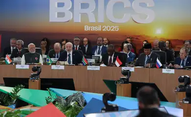 Rio de Janeiro (RJ), 07/07/2025 - O presidente do Brasil, Luiz Inácio Lula da Silva  e autoridades durante abertura da plenária Meio ambiente, COP 30 e saúde global, no BRICS, no Museu da Arte Moderna do Rio de Janeiro (MAM-RJ). Foto: Tomaz Silva/Agência Brasil