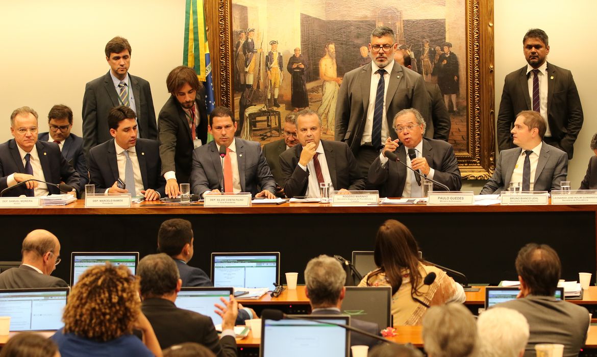 O ministro da Economia, Paulo Guedes, participa de audiência pública na Comissão Especial da Câmara que analisa a proposta de emenda à Constituição da reforma da Previdência (PEC 06/19).