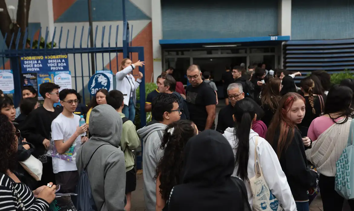 São Paulo (SP), 09/11/2025 - Estudantes no primeiro dia de provas do ENEM na UNIP Vergueiro em São Paulo. Foto: Paulo Pinto/Agência Brasil.