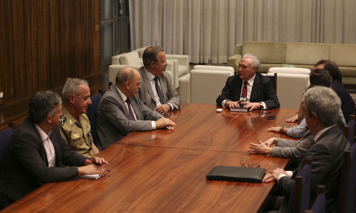 O presidente Michel Temer determinou a intervenção federal no estado de Roraima até o fim do ano.