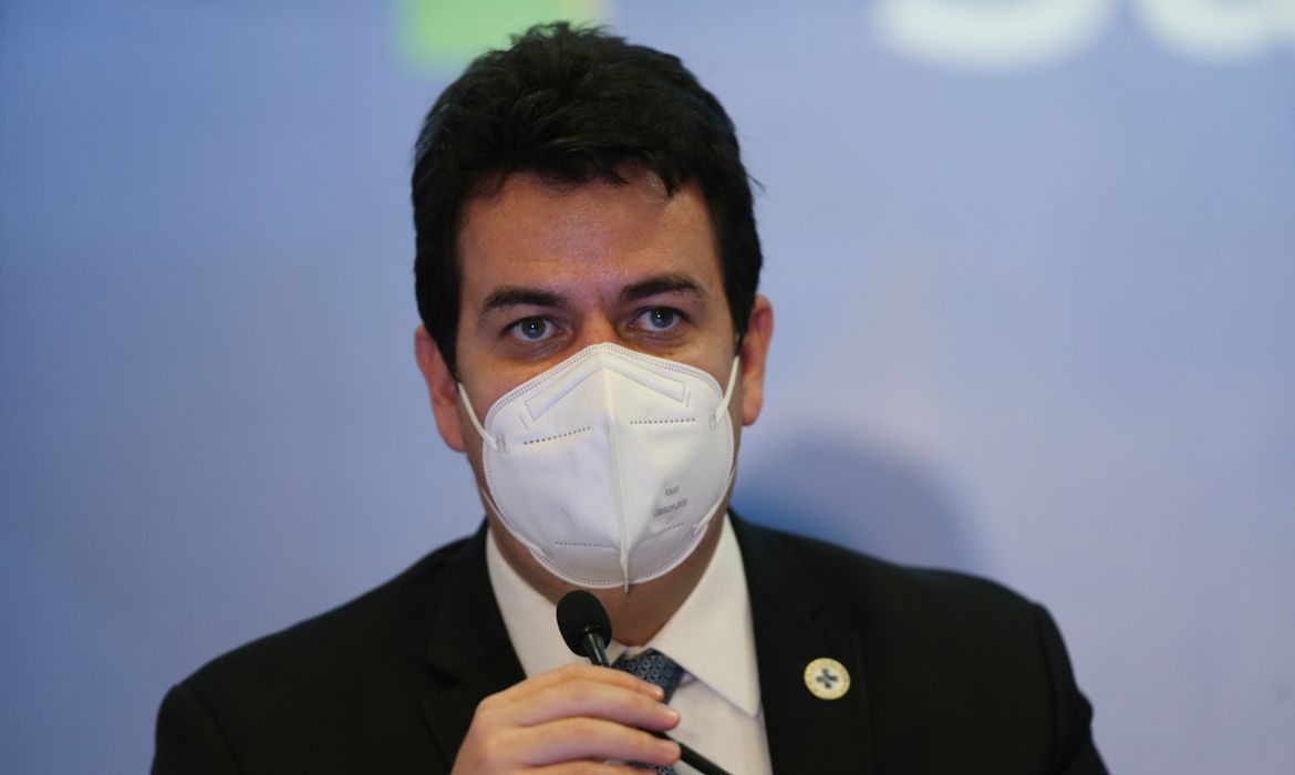 O secretário-executivo do Ministério da Saúde, Rodrigo Cruz, durante coletiva sobre as novas diretrizes da campanha nacional de vacinação contra a Covid-19.